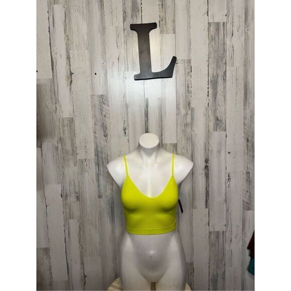 No boundaries yellow tank top - Picture 1 of 6